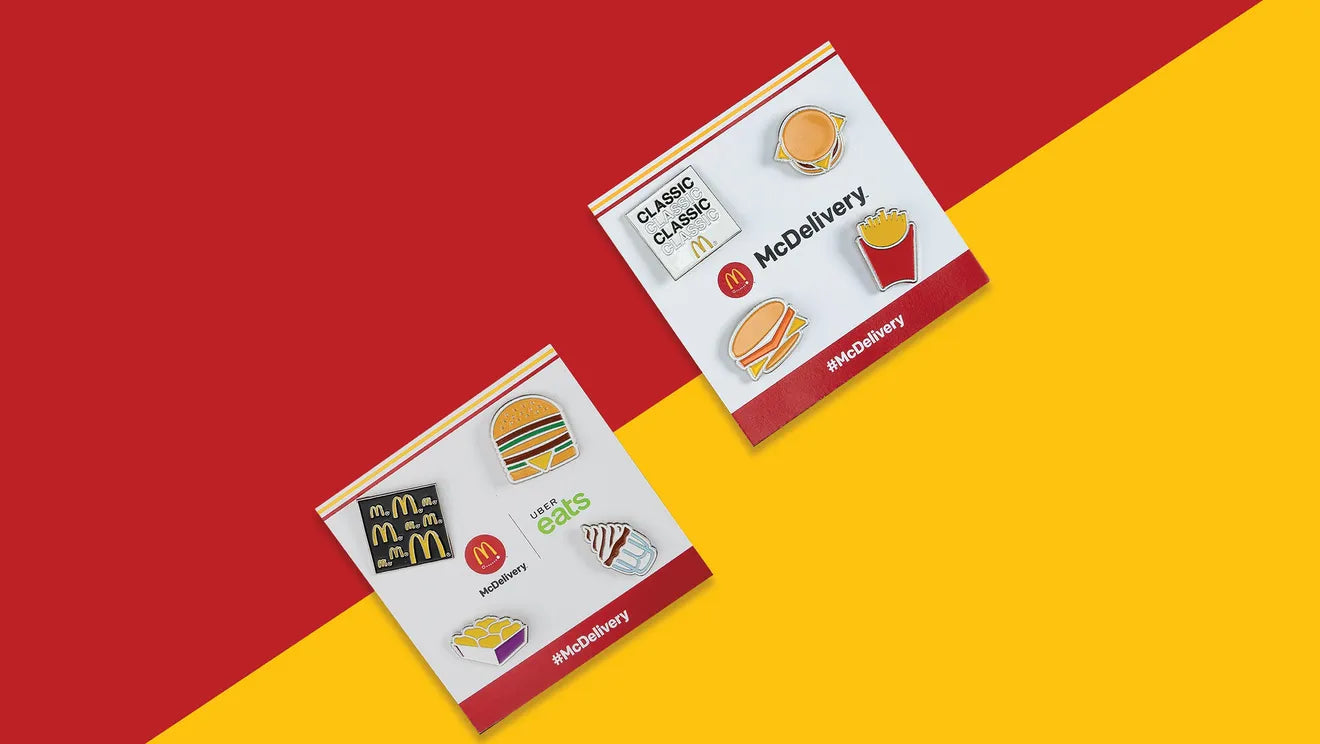 Produtos promocionais com pins do Uber Eats