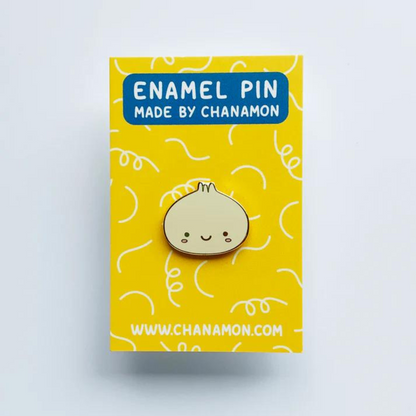 Dumpling Pin on Backing Card with "ENAMEL PIN MADE BY CHANAMON WWW.CHANAMON.COM" text