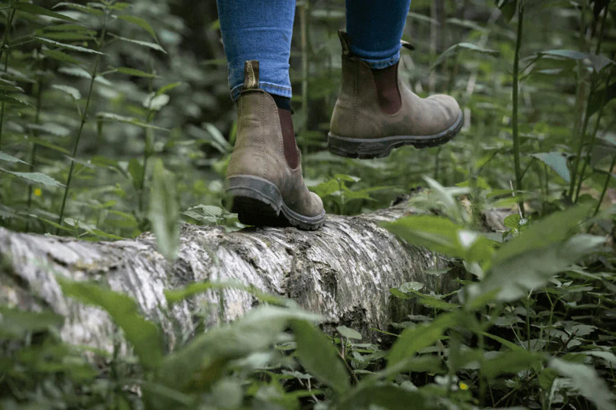 Sepatu bot Blundstone di alam terbuka